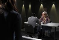 The Mentalist – Die Undercover-Drogenpolizistin Yolanda Concepcion wird in der Nähe eines Clubs erschossen aufgefunden. Teresa (Robin Tunney, l.) und Kimball (Tim Kang, M.) beginnen mit den Ermittlungen und stoßen dabei auf Summer (Samaire Armstrong, r.). Doch hat sie wirklich etwas damit zu tun?; Die Undercover-Drogenpolizistin Yolanda Concepcion wird in der Nähe eines Clubs erschossen aufgefunden. Teresa (Robin Tunney, l.) und Kimball (Tim Kang, M.) beginnen mit den Ermittlungen und stoßen dabei auf Summer (Samaire Armstrong, r.). Doch hat sie wirklich etwas damit zu tun?