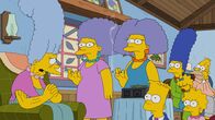 Die Simpsons – Jacqueline Bouvier (l.) feiert Geburtstag. Dabei erfahren Selma (3.v.l.), Patty (2.v.l.), Marge (4.v.r.), Maggie (3.v.r.), Lisa (2.v.r.), Bart (4.v.l.) und Abraham (r.) schockierende Neuigkeiten aus der Vergangenheit ...
