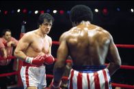 Rocky II - Die Revanche – Rocky Balboa (Sylvester Stallone, li.) nutzt die Chance seines Lebens und tritt im Ring gegen den Weltmeister Apollo Creed (Carl Weathers, re.) an.