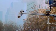 China inside: Winterspiele mit Widersprüchen – In China gibt es keine Pressefreiheit. Ausländische Reporter werden ständig überwacht, ein Besuch an den Austragungsstätten ruft sofort die Behörden auf den Plan. Auch Interviewpartner werden unter Druck gesetzt, sich positiv über China zu äußern. Die Reportage macht die Arbeitsbedingungen in China transparent und zeigt auf, wie gefährlich es für Chinesen ist, sich zu einem harmlos scheinenden Thema wie Olympia kritisch zu äußern.