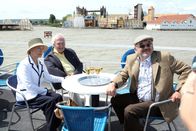 Der Winzerkönig – (v.li.) Christine Ostermayer (Hermine Schnell), Wolfgang Hübsch (Gottfried Schnell), Branko Samarovski (Blasius Schmalzl).