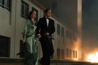 Allied - Vertraute Fremde – Marianne Beauséjour (Marion Cotillard, l.); Max Vatan (Brad Pitt, r.)