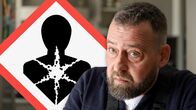 Puls – Puls Krank durch Arbeit David Francescato hat jahrelang mit ungenügend geschützten Atemwegen Oberflächen industrieller Anlagen versiegelt und gereinigt und sich damit eine unheilbare Krankheit eingehandelt. Copyright: SRF