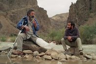 Hit the Road – Hit the Road Gespräch zwischen Vater und Sohn: Mohammad Hassan Madjooni, Amin Simiar Copyright: SRF/Filmcoopi