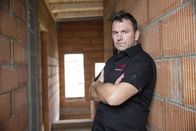 Pfusch am Bau – Im Kampf gegen den Pfusch: Der EU-Bausachverständige Günther Nussbaum (Foto) greift verzweifelten Häuslbauern, die Opfer von Baumängeln geworden sind, unter die Arme ...