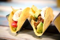 Schmatzo - Kochen mit WOW – Mexikanische Tacos sind bei Kindern sehr beliebt. Drei Tacos gefüllt mit Salsa.