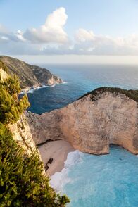 Griechenland - Von Insel zu Insel – Ein Schiffswrack auf Zakynthos ist das meist fotografierte Motiv der Ionischen Inseln.