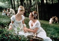 Emma – Die Kupplerin Emma (Gwyneth Paltrow, li.) und ihre beste Freundin Harriet (Toni Collette).