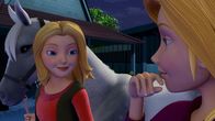 Wendy – Während Vanessa (re.) und Wendy (li.) sich um Vanessas Pferd Tarik kümmern, vertragen sich die beiden und haben es eine Zeitlang sogar nett miteinander.