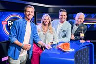 SRF Retro Quiz – v.li.: Reto Scherrer, Jennifer Bosshard, Moderator Sven Epiney und Röbi Koller im SRF Retro Quiz