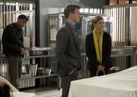 Common Law – Um die Probleme zwischen den beiden erkennen zu können, muss Dr. Ryan (Sonya Walger, r.) die beiden Cops Travis (Michael Ealy, l.) und Wes (Warren Kole, M.) einen Tag lang begleiten ...