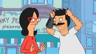 Bob's Burgers – Während Bob (r.) besessen von einem Videospiel ist, versucht Linda (l.) alles, damit dieses Spiel wieder aus dem Restaurant verschwindet ...