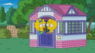 Die Simpsons – Maggie (l.); Hudson (r.)