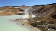 Im Land der Feuerberge – In heißen Schlammquellen treten viele Mineralien an die Oberfläche, wie hier am Vulkan Krafla.