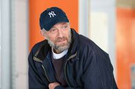 Alles außer gewöhnlich – Bruno (Vincent Cassel) kümmert sich mit seinem Kollegen Malik um autistische Jugendliche im Großraum Paris.