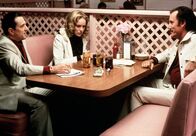 Casino – ARD CASINO (casino), USA 1995, Regie Martin Scorsese Uhr im Ersten. Der eifersüchtige Sam "Ace" Rothstein (Robert De Niro, li.) macht den Zuhälter Lester Diamonds (James Woods) fertig, weil seine Frau Ginger (Sharon Stone) ihm noch immer hörig ist.