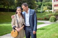 Sturm der Liebe – Christoph (Dieter Bach, r.) ahnt noch nicht, dass Denise (Helen Barke, l.) den "Fürstenhof" verlassen will.