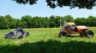 World's most Extreme – Klein, aber oho: Der Tornado Puncher, der hier seine Kräfte mit einem Rock Crawler misst, wagt sich in die stärksten Tornados auf dem nordamerikanischen Kontinent, um mitten im Sturm wissenschaftliche Daten zu sammeln.