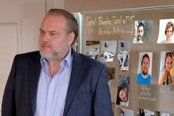 Der Alte – Kriminalhauptkommissar Richard Voss (Jan-Gregor Kremp) versucht den bisherigen Ermittlungsstand nachzuvollziehen.