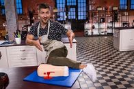 Das große Promibacken – Titel: Das große Promibacken; Staffel: 7; Folge: 2; Person: Philipp Boy; Copyright: SAT.1 / Claudius Pflug; Fotograf: Claudius Pflug; Dateiname: 2602050.jpg; Rechtehinweis: Dieses Bild darf bis eine Woche nach Ausstrahlung honorarfrei fuer redaktionelle Zwecke und nur im Rahmen der Programmankuendigung verwendet werden. Spaetere Veroeffentlichungen sind nur nach Ruecksprache und ausdruecklicher Genehmigung der Seven.One Entertainment Group GmbH moeglich. Nicht fuer EPG! Verwendung nur mit vollstaendigem Copyrightvermerk. Das Foto darf nicht veraendert, bearbeitet und nur im Ganzen verwendet werden. Es darf nicht archiviert werden. Es darf nicht an Dritte weitergeleitet werden. Aneinanderreihung/Zusammenlegung/Kopplung von Bildern zum Zweck der Erstellung von Slide-Shows o.ä. nicht gestattet; Verbindung/Einfügen/Anfügen von Werbung nicht gestattet. Bei Fragen: foto@seven.one Voraussetzung fuer die Verwendung dieser Programmdaten ist die Zustimmung zu den Allgemeinen Geschaeftsbedingungen der Presselounges der Sender der Seven.One Entertainment Group GmbH.