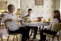 Young Sheldon – (v.l.n.r.) Connie "Meemaw? Tucker (Annie Potts); Sheldon Cooper (Iain Armitage); Missy Cooper (Raegan Revord)