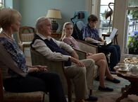 Speechless – (v.l.n.r.) Frances (Liz Robertson); Martin (John Cleese); Dylan DiMeo (Kyla Kenedy); JJ DiMeo (Micah Fowler)