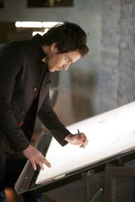 Salvation – Darius (Santiago Cabrera) lässt sich tatsächlich auf ein Interview mit der ambitionierten Amanda ein. Unterdessen muss sich Harris mit seinem rebellischen Sohn auseinandersetzen ...
