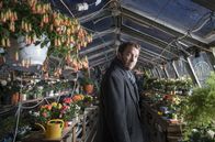 Tatort – Hauptkommissar Lessing (Christian Ulmen) bei seinen Ermittlungen in Lupos Gewächshaus.