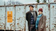 Der Alte – Jakob Zeppelin (Max von Thun) und seine Kollegin Sina Kramer (Teresa Rizos) werden bei ihren unerlaubten Recherchen auf frischer Tat ertappt.