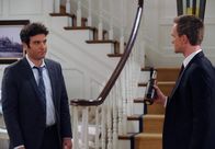 How I Met Your Mother – Während Marshall auf Teds zukünftige Frau trifft, wird die Freundschaft von Ted (Josh Radnor, l.) und Barney (Neil Patrick Harris, r.) auf eine harte Probe gestellt ...