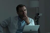 Alive and Kicking – Doctor Del Álamo (Alex Brendemühl)
