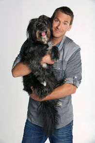 Der Hundetrainer - Lucky Dogs – Hunde mit den Stempeln "Schwer zu lieben", "Außer Kontrolle" oder einfach "Schwer vermittelbar" bekommen dank Hundetrainer Brandon McMillan eine neue Chance. Er holt die Tiere aus dem Tierheim, trainiert sie und sucht anschließend neue Herrchen und Frauchen für sie ...