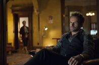 Elementary – Ein neuer verzwickter Mordfall beschäftigt Sherlock Holmes (Jonny Lee Miller, r.) und Joan Watson (Lucy Liu, l.) ...