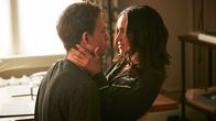 Suits – Rachel (Meghan Markle) und Mike (Patrick J. Adams) versprechen sich, dass sich der Rechtsstreit zwischen ihren Arbeitgebern nicht auf ihre Beziehung auswirken soll. Doch Berufliches von Privatem zu trennen, wird immer schwieriger.