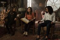 Charmed – v.l.n.r.) Mel Vera (Melonie Diaz); Maggie Vera (Sarah Jeffery); Macy Vaughn (Madeleine Mantock)
