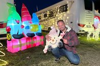Der Camping-Check – Friso Richter auf dem Reisemobilpark Urbachtal. Hier gibt es nicht nur einen schönen Platz mit eigenem Weihnachtsmarkt zu entdecken, sondern auch jede Menge Camper, die in ihren Wohnmobilen, Wohnwagen und selbstgebauten Campingfahrzeugen dem Fest der Liebe entgegenfiebern.