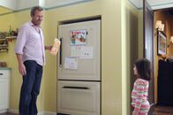 Dr. House – House (Hugh Laurie) bewegt sich auf für ihn gänzlich unbekanntem Terrain, als er sich um Cuddys reizende kleine Tochter Rachel (Rylie Colbert) kümmert.