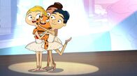 Mirette ermittelt – Für die Ballerinas ist Jean Cat der Held des Tages.