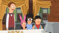 Bob's Burgers – Wollen das Bordrestaurant überfallen und die dortige Schokolade rauben. Doch werden sie damit durchkommen? Gene (r.), Tina (2.v.r.) und Louise (2.v.l.) ...