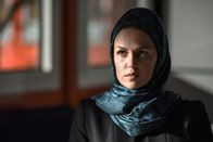 Reich oder tot – Soraya (Melika Foroutan, r.) verhört Kessel.