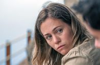 El Hierro - Mord auf den Kanarischen Inseln – Elvira (Yaiza Guimaré) will mit ihrer Tochter El Hierro verlassen und nach Teneriffa gehen.