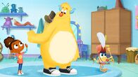 Esme & Roy – Dank Esme und Roy kann Hugo nun anders Radau machen.