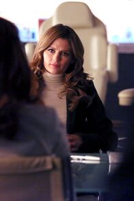 Castle – An einem Tatort wird die Leiche einer Frau gefunden, die verblüffende Ähnlichkeit mit Lanie Parish hat. Beckett (Stana Katic) stellt sich die Frage, ob es der Täter auf die Mitarbeiter ihres Teams abgesehen haben könnte ...