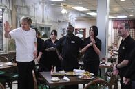 In Teufels Küche mit Gordon Ramsay – Zusammen mit dem Team des "Zeke's" will Gordon Ramsay das Traditionsrestaurant vor dem Ruin bewahren ...