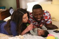 New Girl – L-R: Aly Nelson (Nasim Pedrad) und Winston (Lamorne Morris).