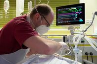 ZDFzoom – Fachkrankenpfleger Markus auf der Intensivstation der München Klinik Bogenhausen.