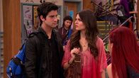 Victorious – L-R: Ryder Daniels (Ryan Rottman), Tori Vega (Victoria Justice), Cat Valentine (Ariana Grande)