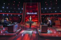 Quizduell – Moderator Jörg Pilawa (M.) mit dem Kandidaten des Teams „Komik“: Bernd Stelter (l.) und dem Teamkapitän Team "Deutschland", Dr. Tim Staufenberger (r.), Meeresbiologe aus Kiel.