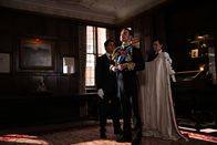 The Royals – Mit ihm ist nicht zu spaßen: König Cyrus (Jake Maskall, M.) ...