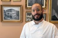 Küchen der Welt – Schicht um Schicht enthüllt Küchenchef Francisco Passos das Geheimnis der Francesinha, eines vom französischen Croque Monsieur inspirierten portugiesischen Sandwichs.